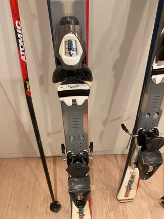 Esquís Dynastar 63 y bastones Atomic