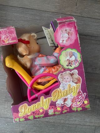 Muñeca con libro Lovely Baby Colección Años 70-80