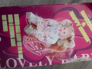 Muñeca con libro Lovely Baby Colección Años 70-80