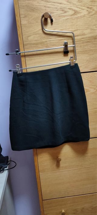 Falda elegante negra