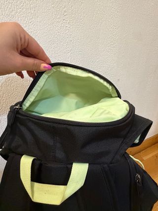 Mochila Nike Negra con detalles neón