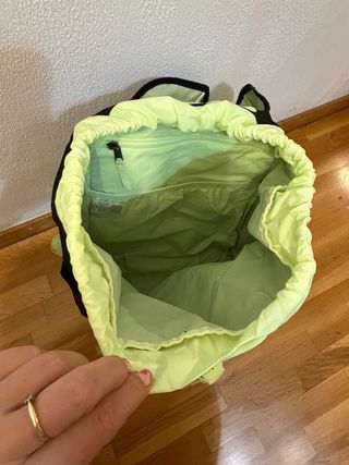 Mochila Nike Negra con detalles neón