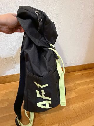 Mochila Nike Negra con detalles neón
