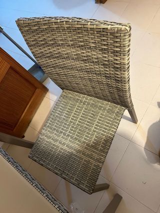 Comedor 4 puestos cristal y mimbre