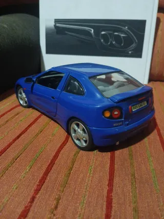 Renault Megane 1:18 Azul