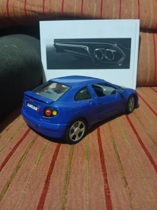 Renault Megane 1:18 Azul