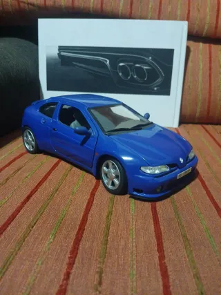 Renault Megane 1:18 Azul