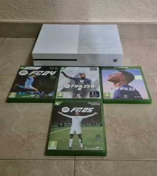 Xbox One S Bianca + 4 Giochi FIFA