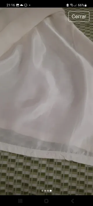 Vestido corto sedoso.