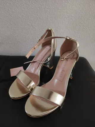 Sandalias tacón doradas MARIQUITA TRASQUILA T.37