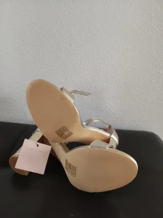 Sandalias tacón doradas MARIQUITA TRASQUILA T.37