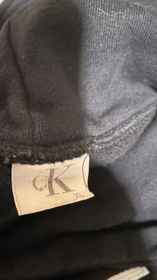 Sudadera Calvin Klein con capucha negra
