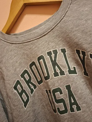 Sudadera Bershka Brooklyn USA gris
