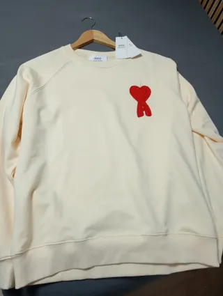 Jersey Ami Paris Beige Corazón Rojo