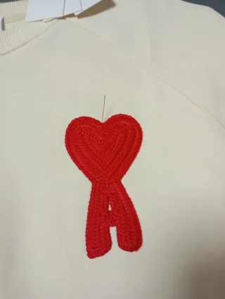 Jersey Ami Paris Beige Corazón Rojo