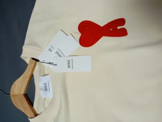 Jersey Ami Paris Beige Corazón Rojo