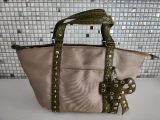 Borsa Beige e Verde Oliva con Ciondolo