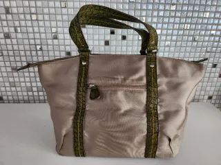 Borsa Beige e Verde Oliva con Ciondolo
