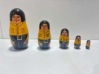 Matrioske in legno dipinte a mano