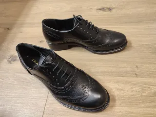 Mocasines negros de piel para mujer