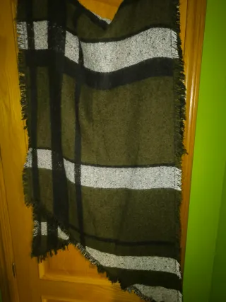 Bufanda a cuadros verde, blanco y negro