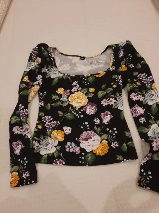 Camiseta T.S. floral manga larga
