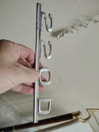 Anagrama, logo Mercedes 220 Diesel