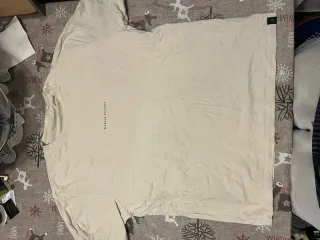 Camiseta Pull&Bear Unknown Paradise Beige