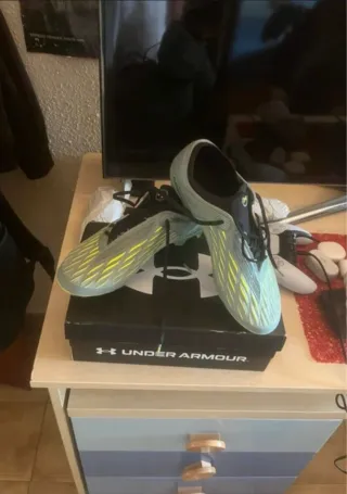 Botas de fútbol Under Armour Talla 42,5 como nueva