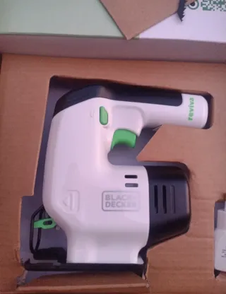 Sierra eléctrica Black+Decker Reviva