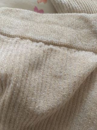 Medias enteras marfil con rayitas doradas