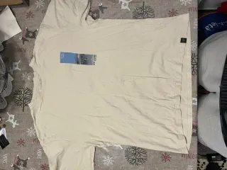 Camiseta Pull&Bear StayUnited Crudo