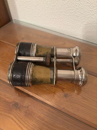 Prismáticos antiguos plateados y dorados