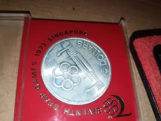 2 Monete in Argento 1973 Singapore Canada Dollari