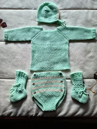 Conjunto punto bebé (gorro,jersey ranita patucos)