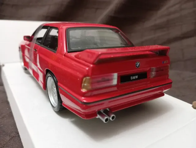 BMW serie 3 M3. De 1988. a escala 1:24.