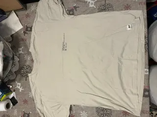 Camiseta Pull&Bear The Community Beige