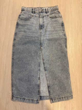 Falda larga vaquera desgastada
