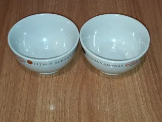 2 cuencos de cerámica blancos