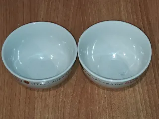 2 cuencos de cerámica blancos