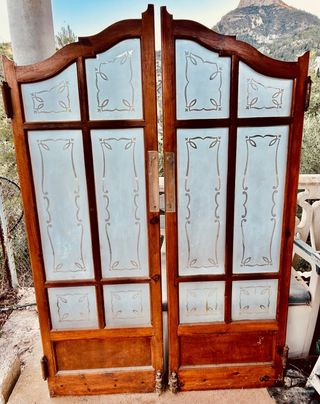 Puertas madera vintage con cristal esmerilado