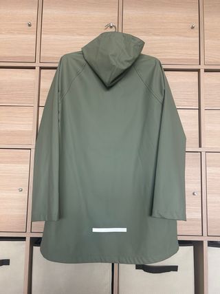 Chaqueta impermeable verde H&M