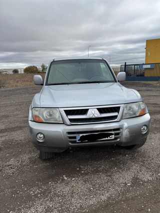 Mitsubishi Montero 2005