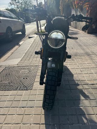 Husqvarna Svartpilen 401