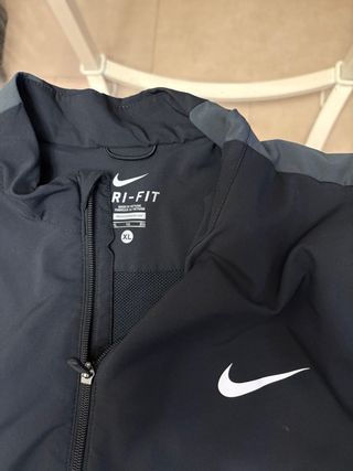 Cortavientos Nike Talla XL Negro/Gris