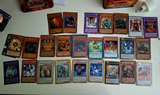 700 carte Yu-Gi-Oh! Autentiche Konami