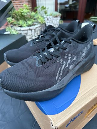 Asics Trabuco novablast  43.5 Negro/Gris