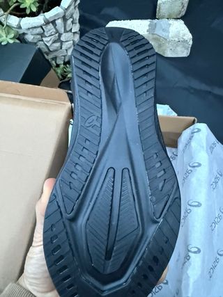 Asics Trabuco novablast  43.5 Negro/Gris