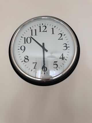 Reloj de Pared Ikea Negro y Plateado modelo bravur