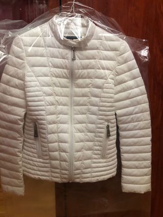 Cazadora Guess prácticamente sin extrenar